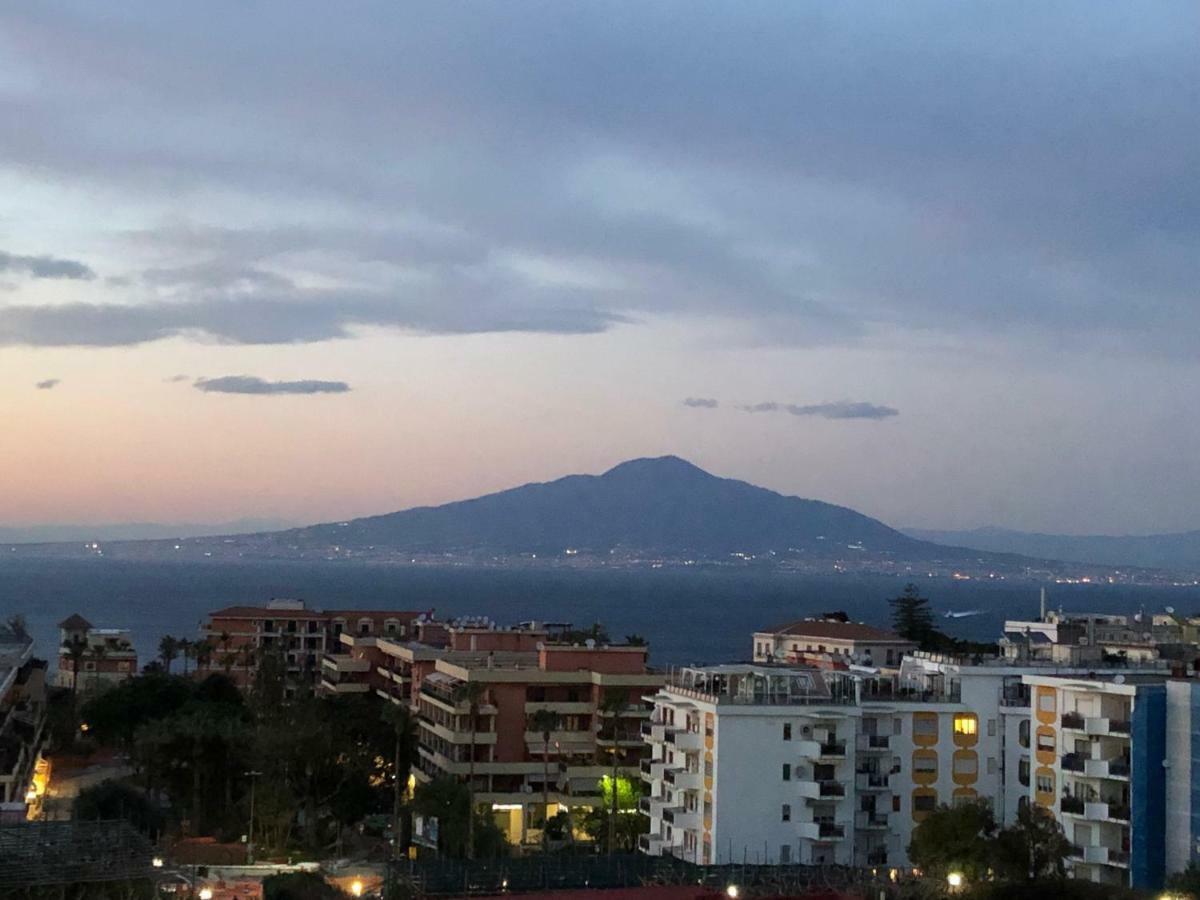 Le Muse Suite Sorrento Bagian luar foto